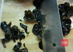 Illustration of how to make cold black fungus 4