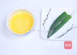 Illustration of how to make nutritious okra mashed potato egg rolls together 6