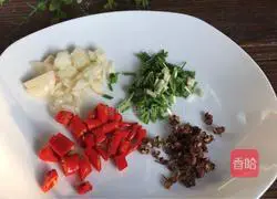 Illustration of how to pat cucumbers 3