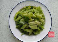 Illustration of how to make celery with soy sauce 4