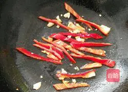 Illustration of how to make fried snow peas 5