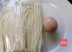 Illustration of how to make fried enoki mushrooms 1