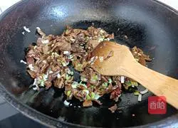 Illustration of how to make eggplant pickles 9