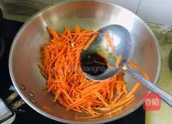 Illustration of how to make fried tofu skin with shredded carrots 6