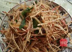 Illustration of how to make earthy cold salad with folded ear roots 8