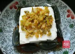 How to mix preserved eggs with tofu Illustration 3