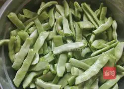 Illustration of how to make potatoes and beans stewed 1