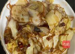 Illustration of how to make hot and sour shredded cabbage 5