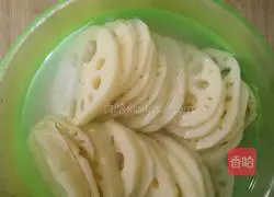 Illustration of how to make garlic and lotus root slices 2