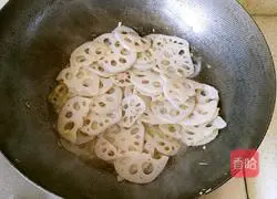 Illustration of how to make stir-fried lotus root slices 8