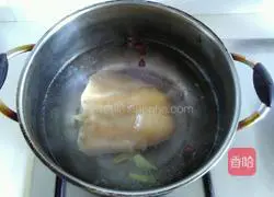 Illustration of how to mix cucumbers with pig ears 3