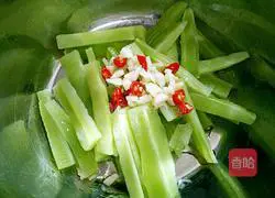 Illustration of how to make cold lettuce 4