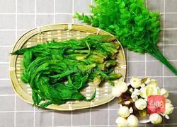 Illustration of how to make fried thorn sprouts 1