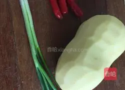 Illustration of how to make spicy and sour potato shreds 1