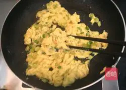 Douban Illustration of how to make fried garlic eggs 10