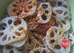 Illustration of how to make spicy lotus root slices 2