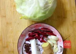 Illustration of how to make hand-shredded cabbage 1