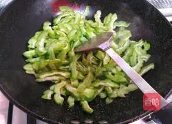 Illustration of how to make bitter melon in oyster sauce 5