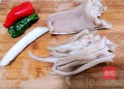 Illustration of how to make cold pig ears 1