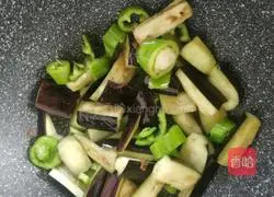 Fried eggplant with green peppers Illustration of how to do it 3