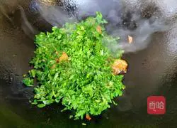 Illustration of how to stir-fry spring bamboo shoots with shepherd's purse 13