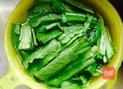 Illustration of how to make black bean sauce, dace and lettuce 2