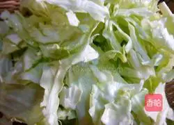 Illustration of how to make hot and sour shredded cabbage 2