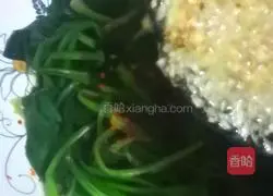 Illustration of how to make spicy garlic spinach 10