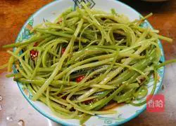 Illustration of how to make double pepper and garlic moss 7