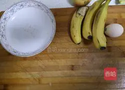 Illustration of how to make shredded bananas 1