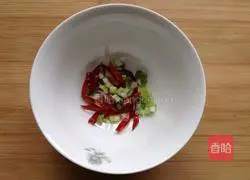 Illustration of how to make cold coir raincoat cucumber 6