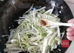 Illustration of how to make shredded cabbage in vinegar 9