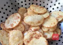 Illustration of cooking potato slices 9