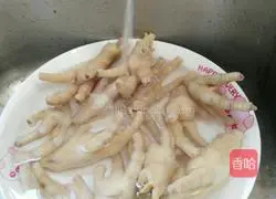 Illustration of how to make spicy braised chicken feet 5