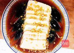 Illustration of how to make preserved eggs mixed with tofu 6