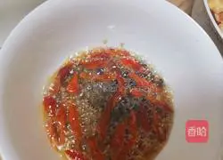 Illustration of how to make double pepper and garlic moss 5