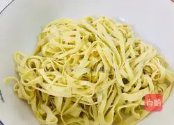 Illustration of how to make cold shredded dried tofu 3