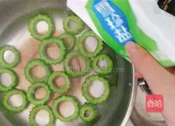 Illustration of how to make mashed potatoes stuffed with bitter melon 3