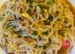 Illustration of how to make cold mung bean sprouts 14