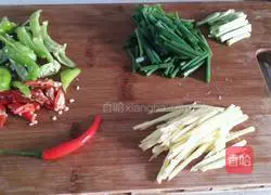Illustration of how to make spicy fish cubes 2