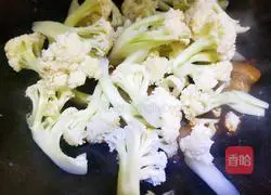 Illustration of how to make stir-fried cauliflower 8