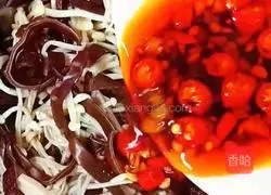 Illustration of the cold fungus and enoki mushroom recipe 13