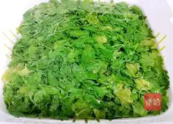 Illustration of how to make cold celery leaves 4