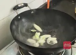 Illustration of how to stir-fry hot pepper 4