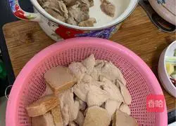 Illustration of how to make spicy hotpot 3