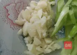 Illustration of how to make spicy pepper and potato shreds 4