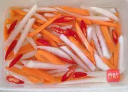 Illustration of how to make spicy and sour radish strips 6