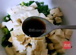 Illustration of how to make green onions mixed with tofu 8