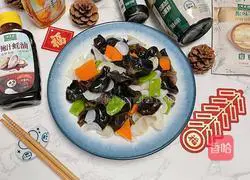 Illustration of how to make fried lily with black fungus 10