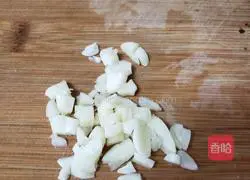 Illustration of how to stir-fry tomatoes with sweet potato leaves 4